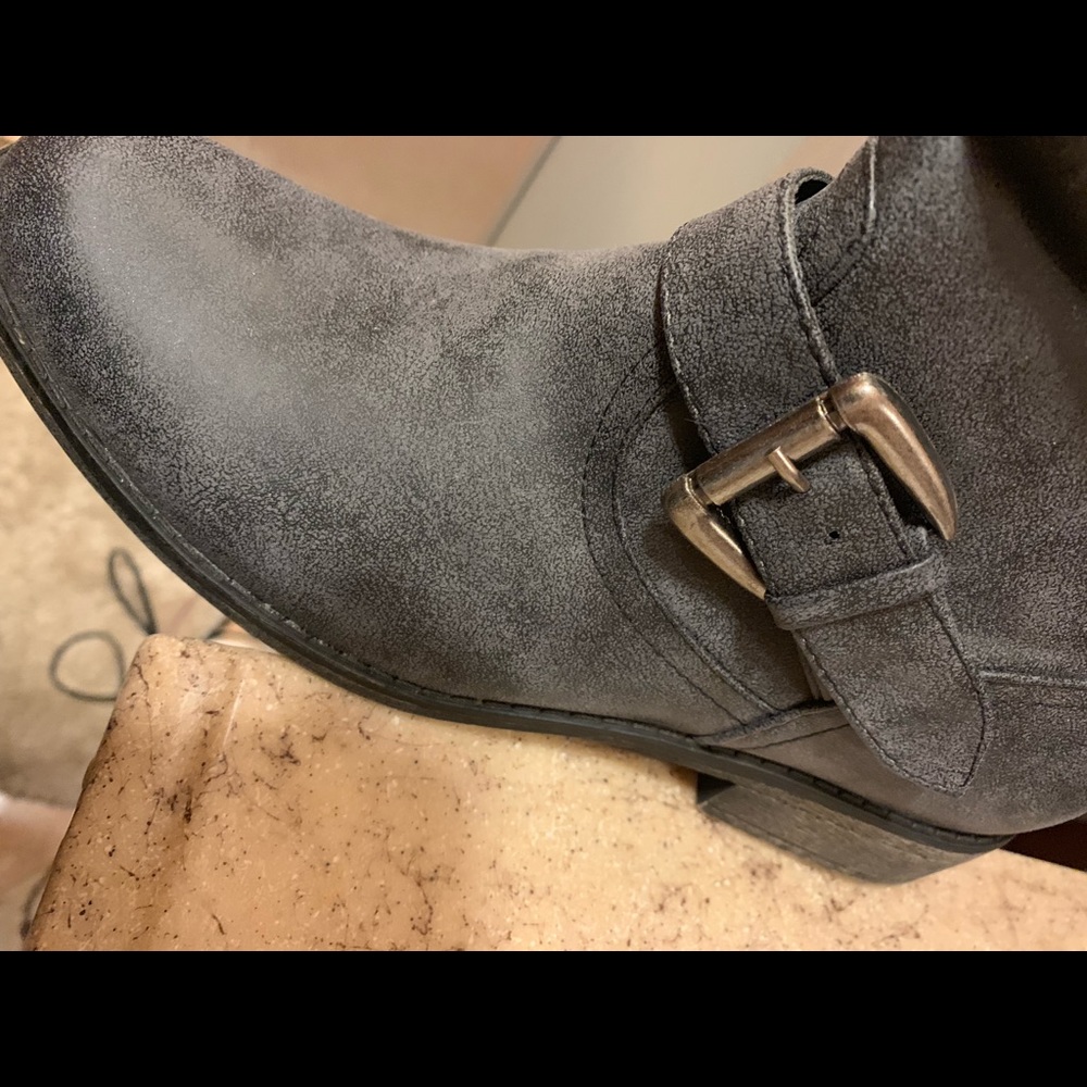 Knee boots - Picture 3 of 4